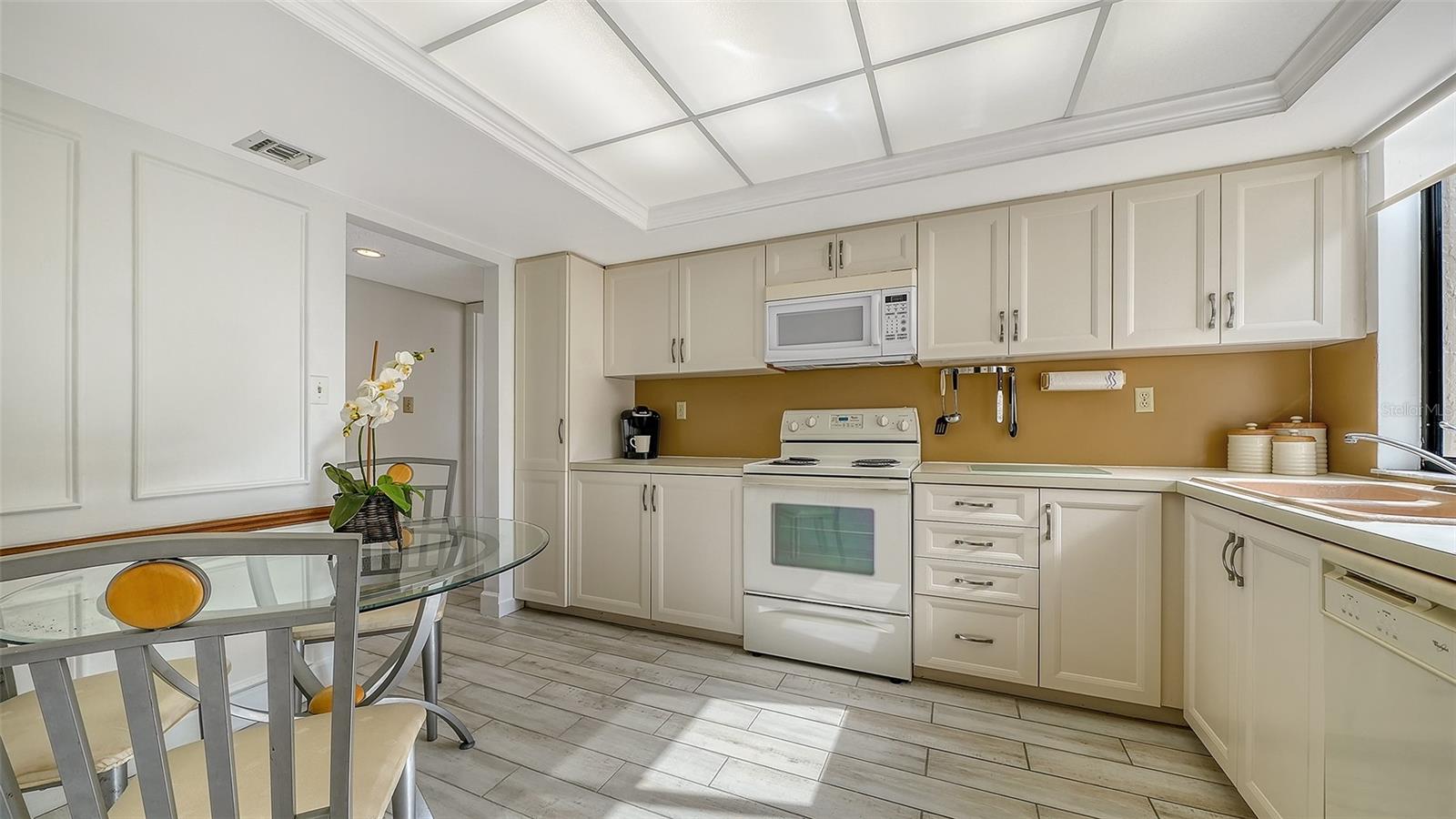 6287 MIDNIGHT PASS ROAD, #103, Sarasota, FL 34242