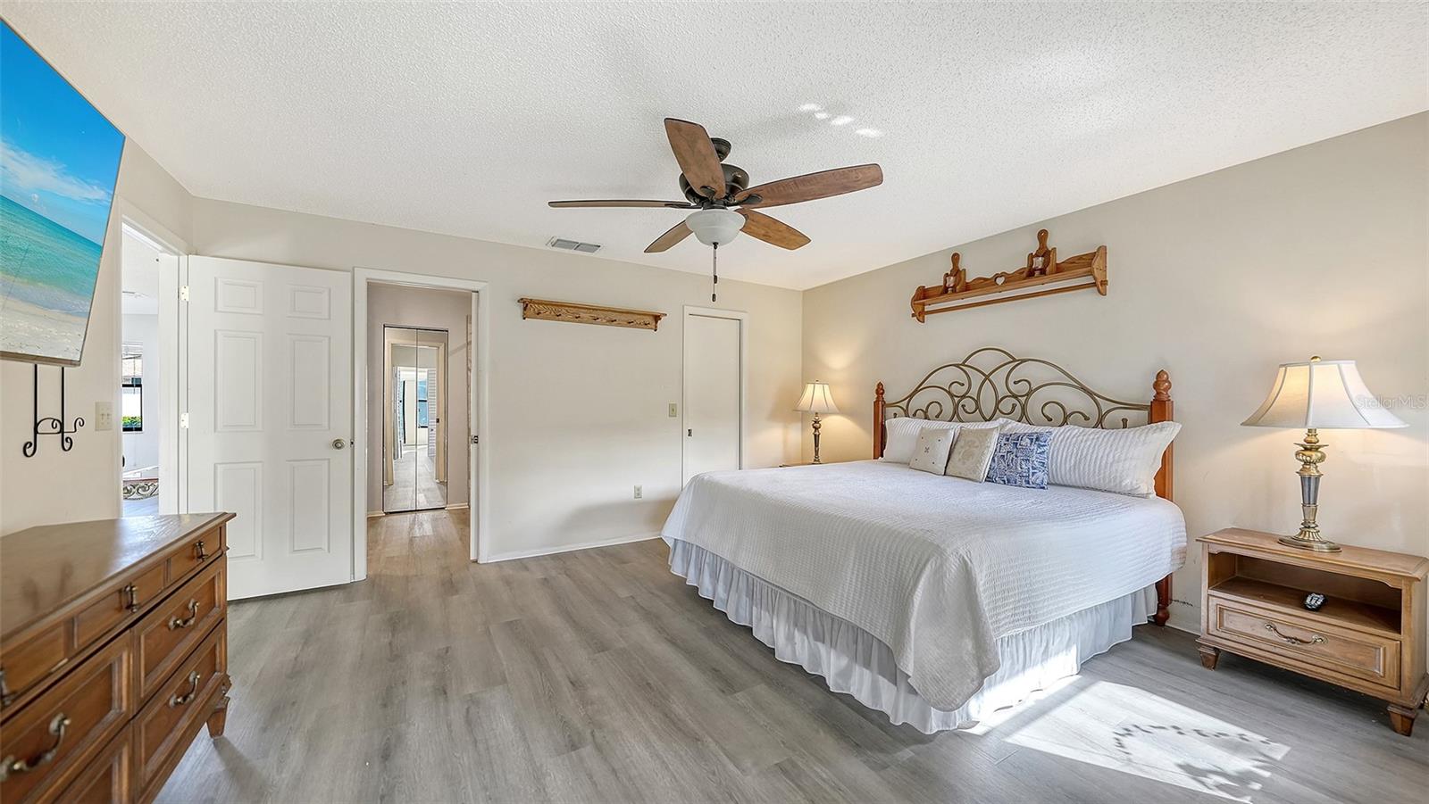 510 OAK HILL CIRCLE, #9, Sarasota, FL 34232
