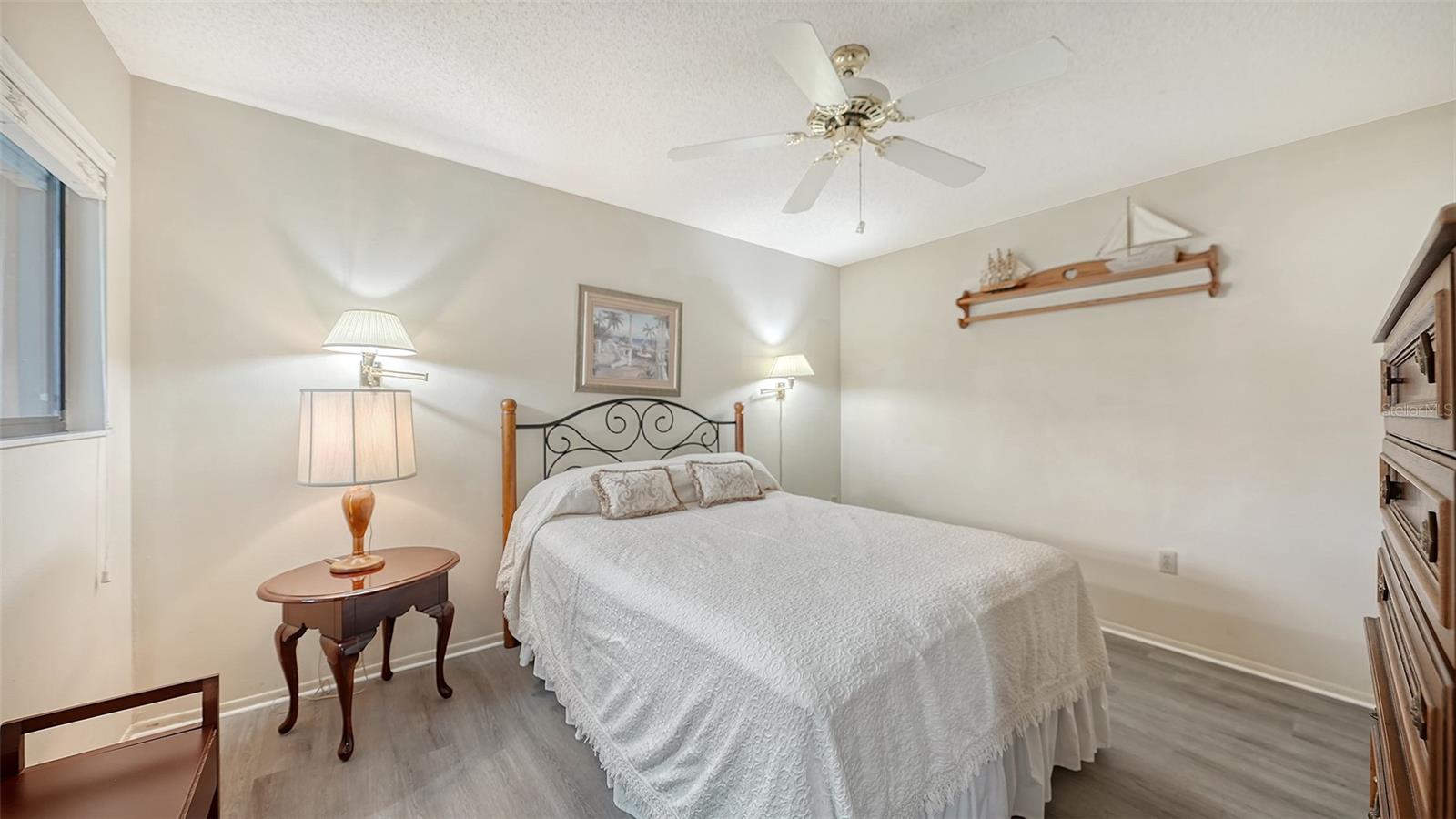 Guest bedroom with walk-in closet
