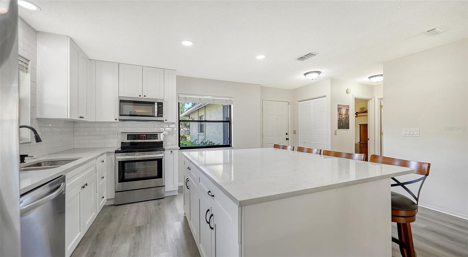 510 OAK HILL CIRCLE, #9, Sarasota, FL 34232