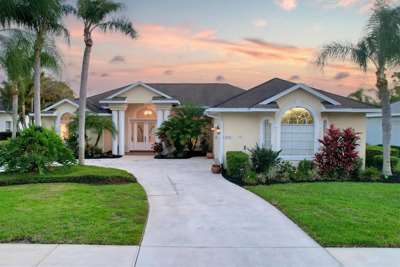 9910 LAUREL VALLEY AVENUE CIRCLE, Bradenton, FL 34202