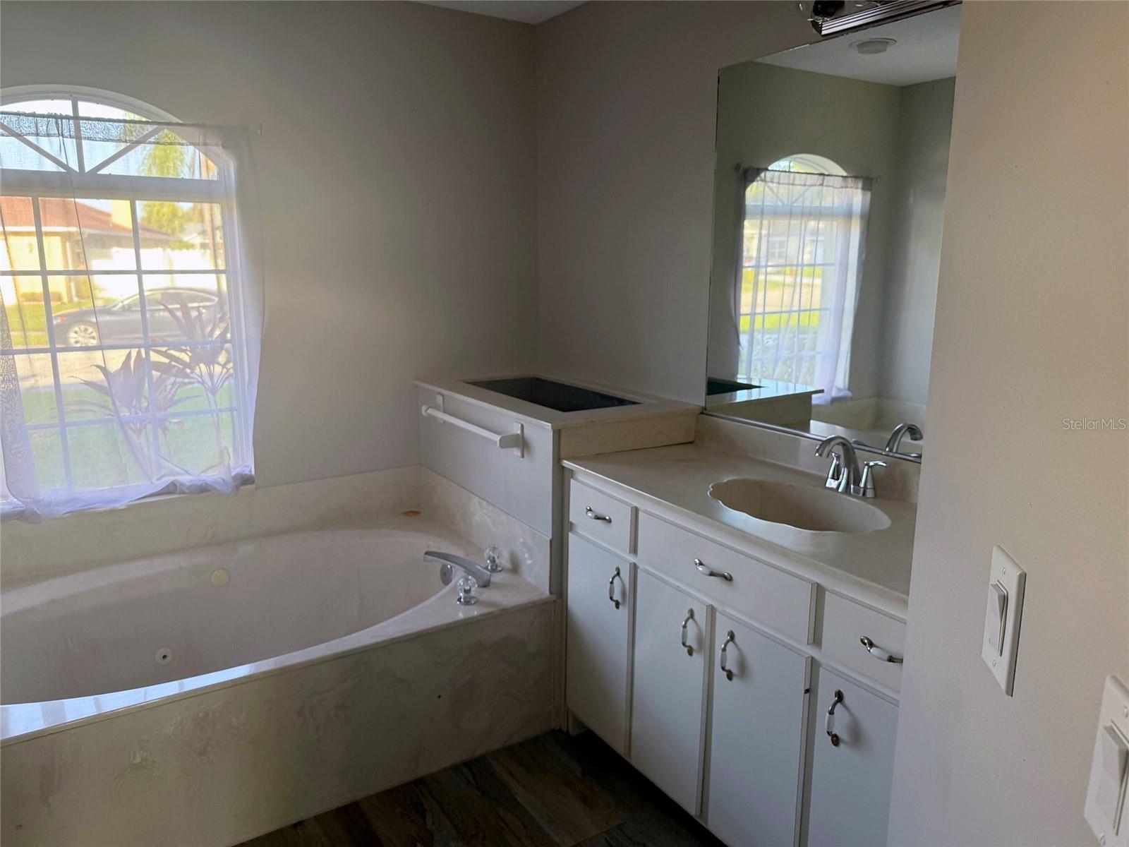 5909 41ST STREET E, Bradenton, FL 34203