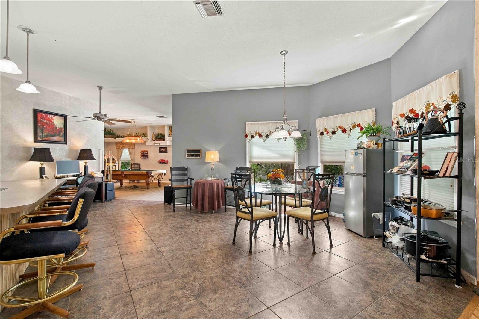 Kitchen/ Dinette Combo