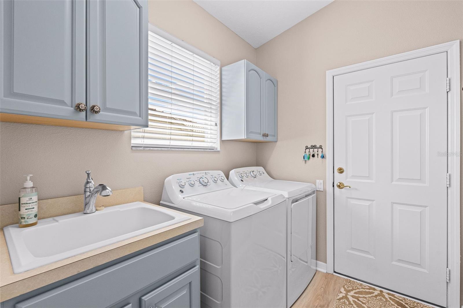 7164 DREWRYS BLUFF, Bradenton, FL 34203