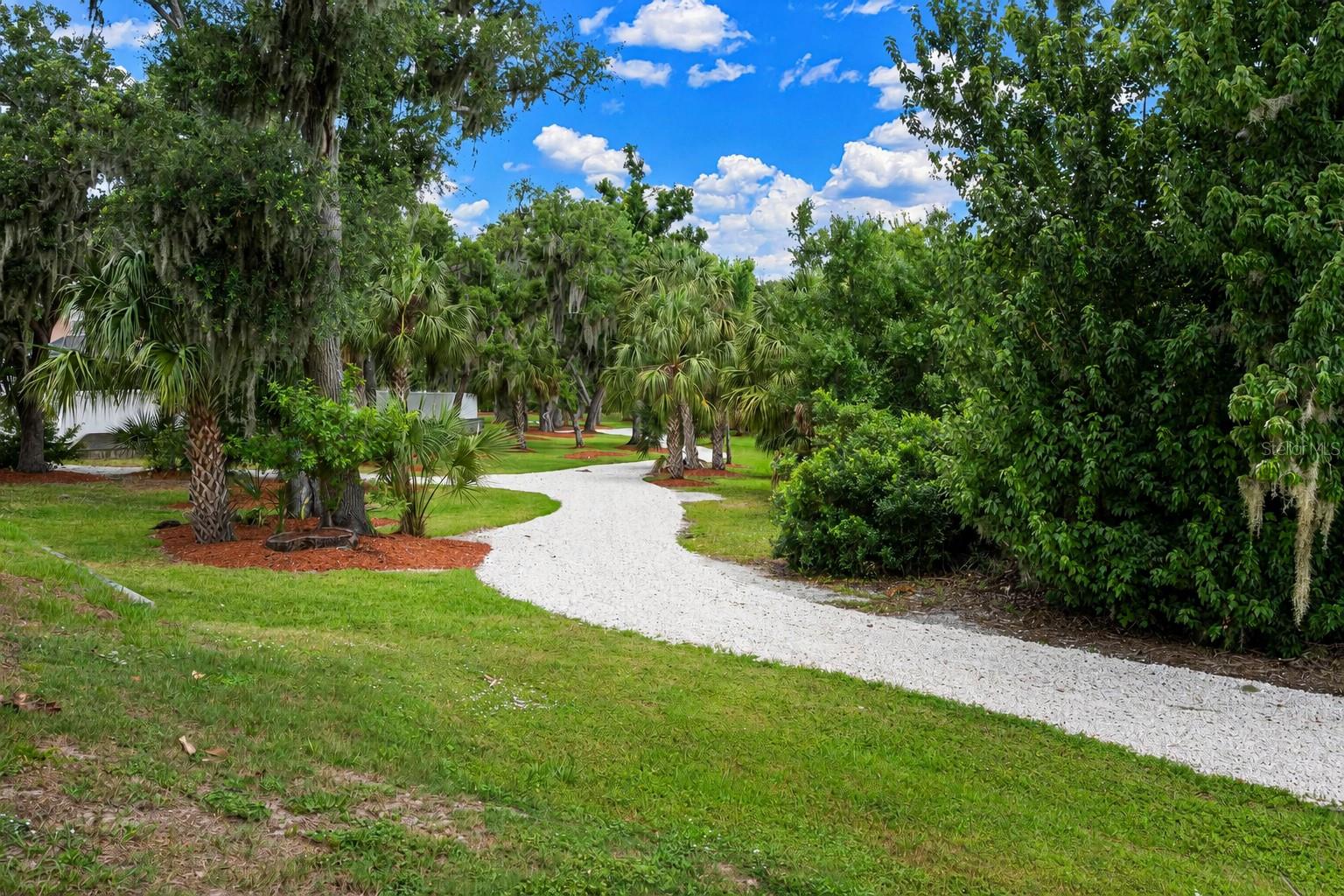 Walking Path from Cul-da-Sac