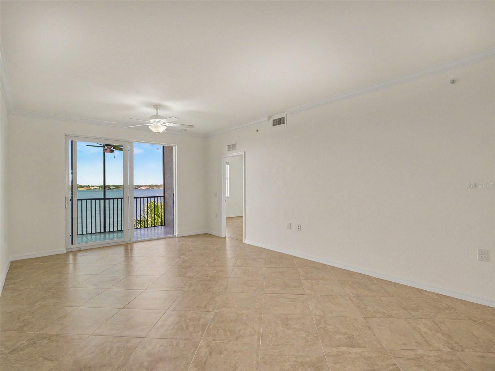 1010 TIDEWATER SHORES LOOP, #304, Bradenton, FL 34208