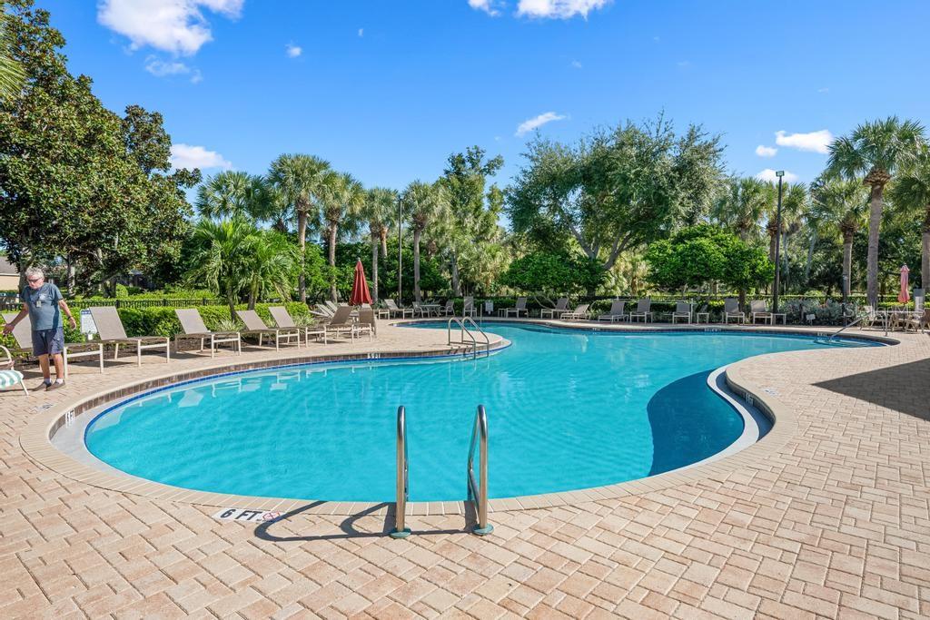 Lovely community pool