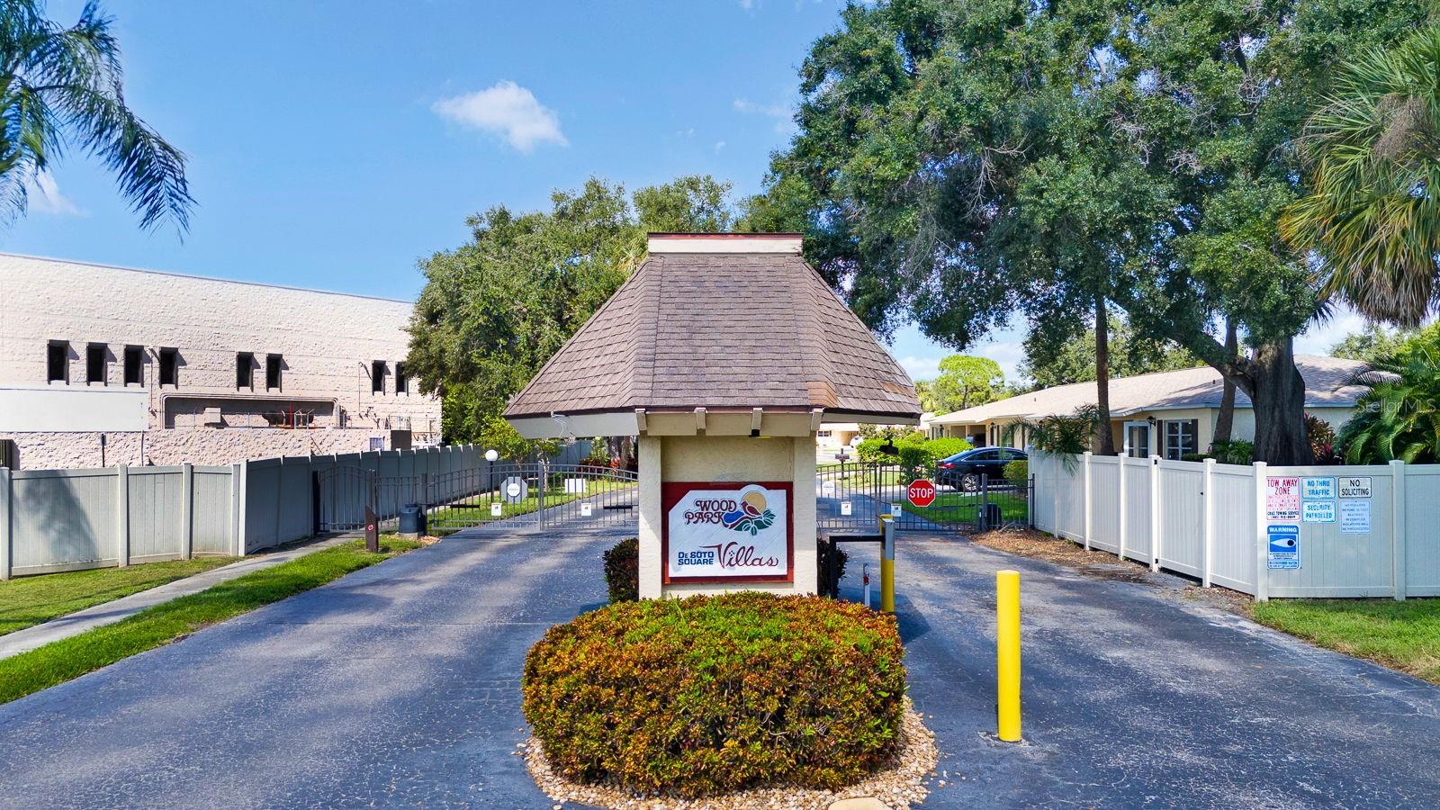 390 301 BOULEVARD W, #10C, Bradenton, FL 34205