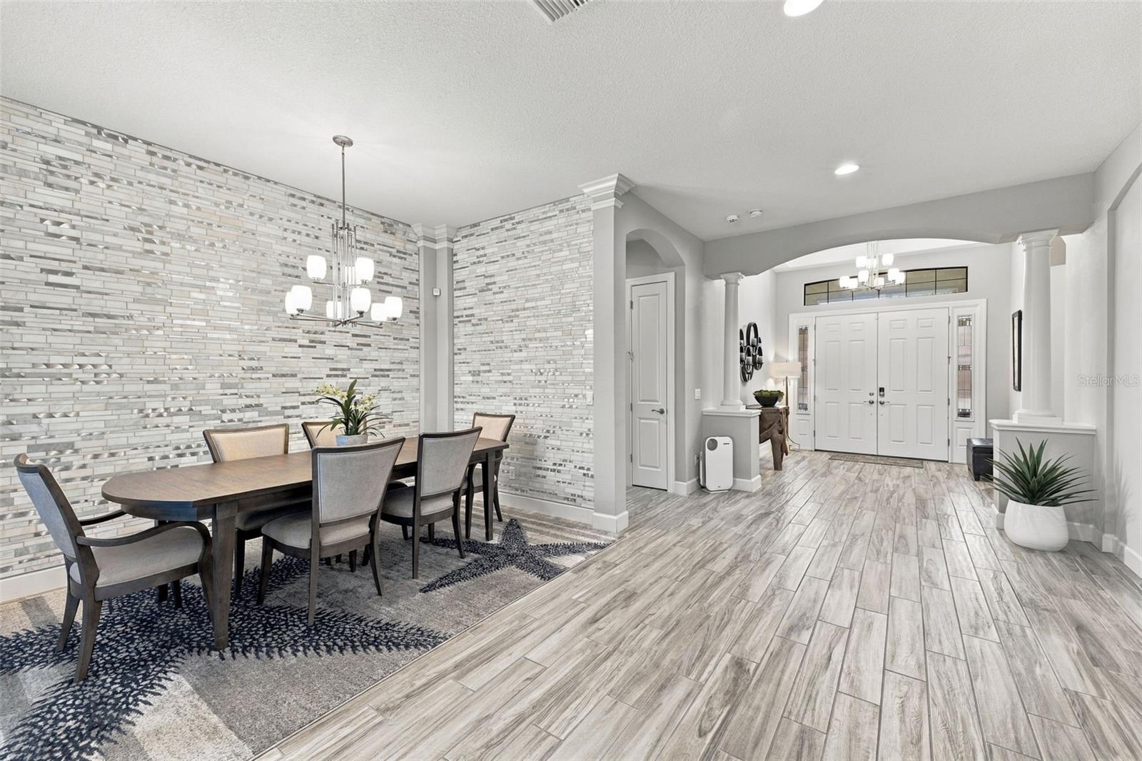 Beautiful Dining Room Accent Wall