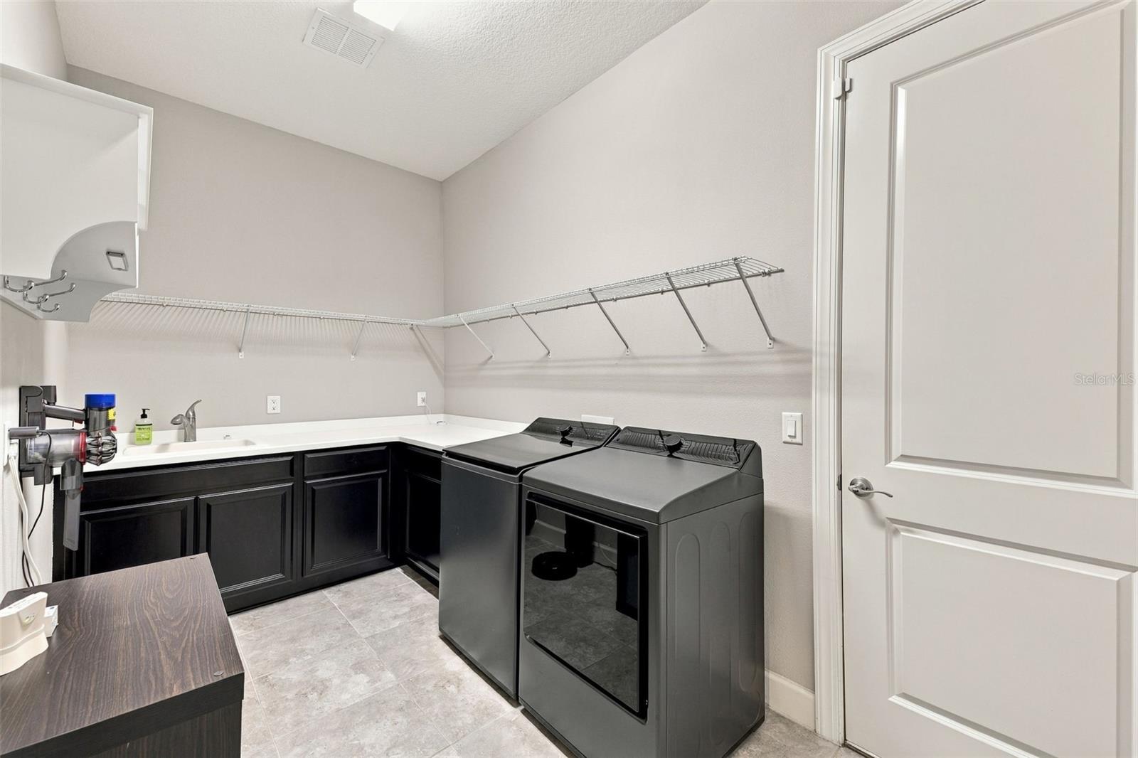 Large Utility Room with sink