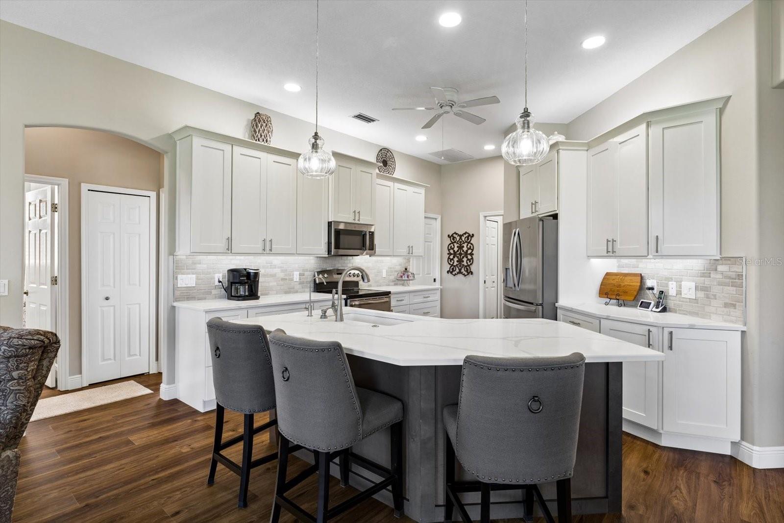9921 LAUREL VALLEY AVENUE CIRCLE, Bradenton, FL 34202