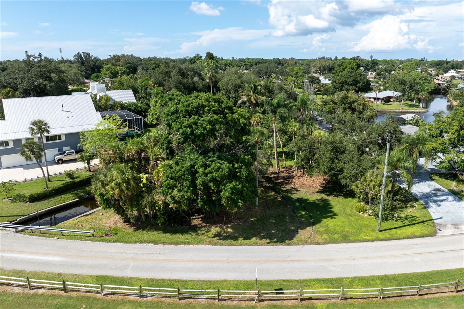 423 MAGELLAN DRIVE, Sarasota, FL 34243