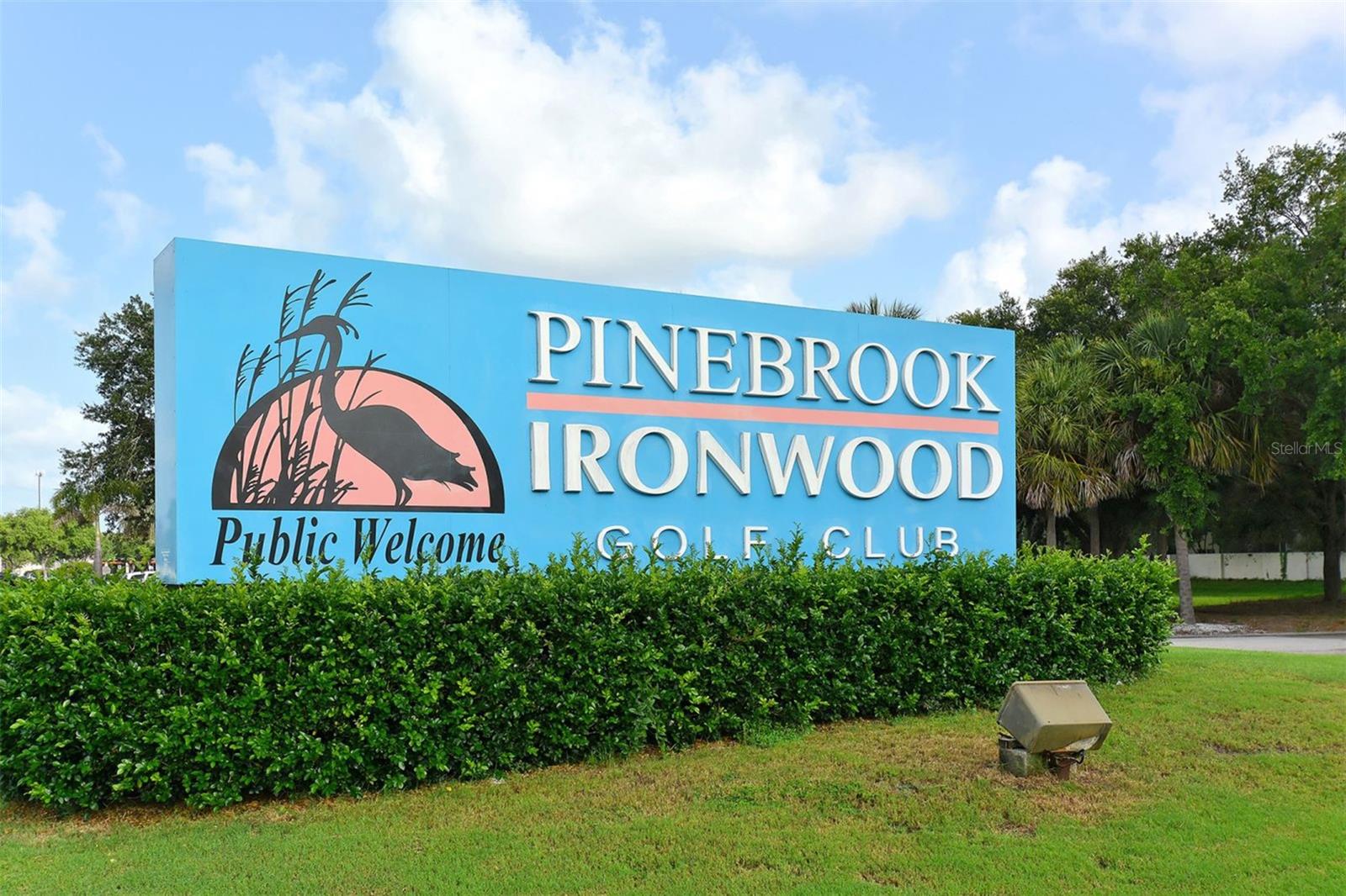 Golf course entry sign