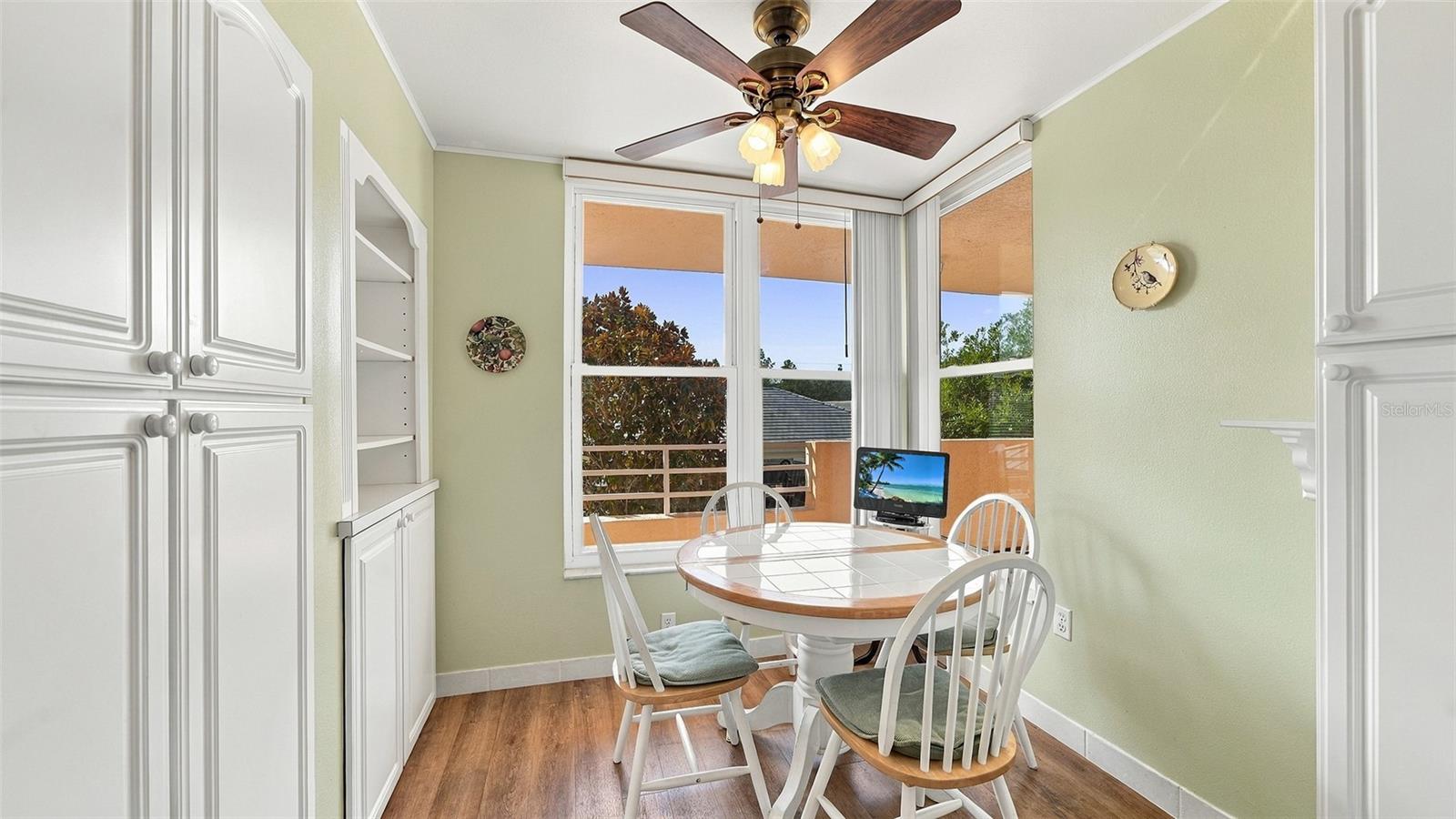 Dining nook in Kitchen
