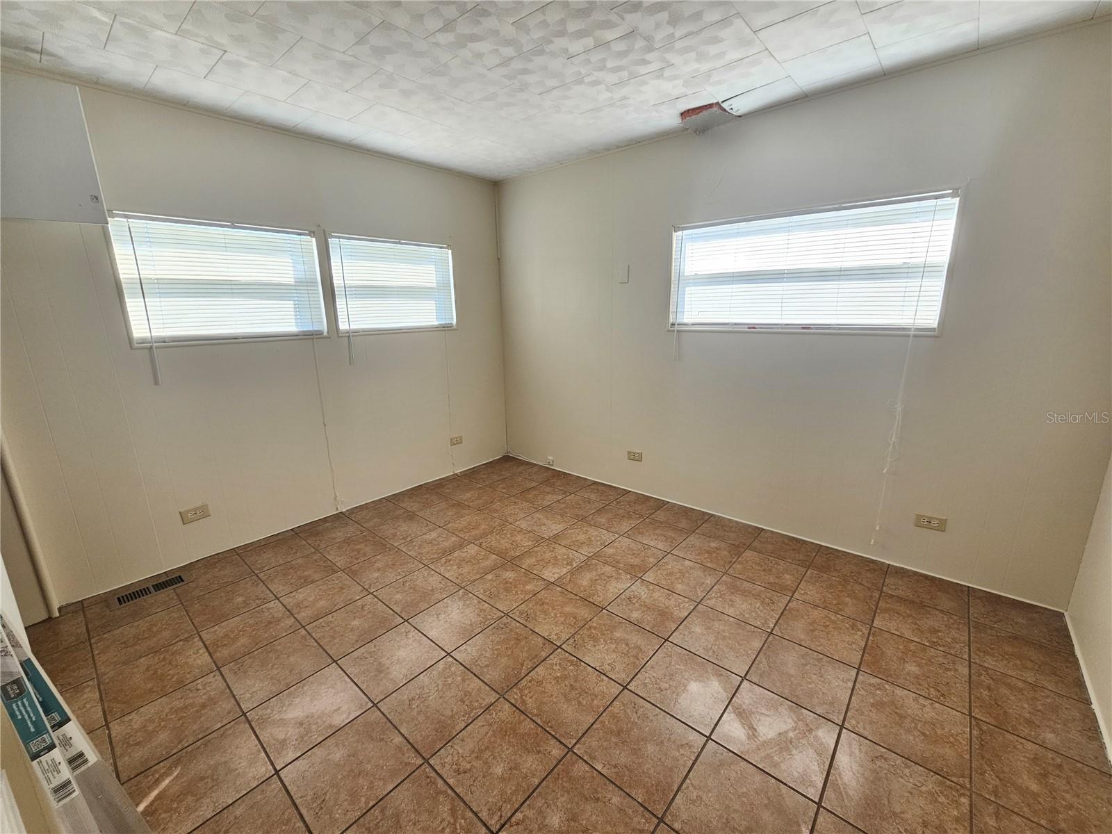 1000 51ST AVENUE PLAZA W, Bradenton, FL 34207