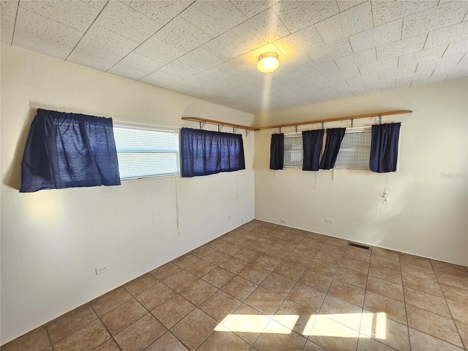 1000 51ST AVENUE PLAZA W, Bradenton, FL 34207