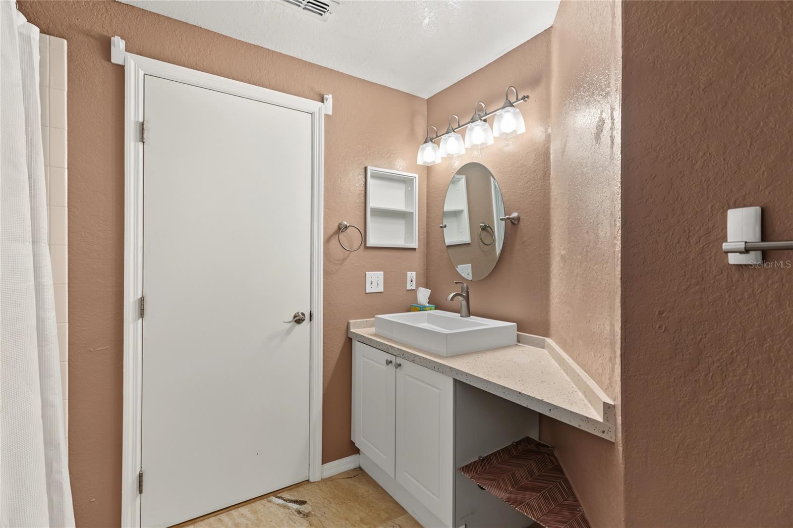 2nd bathroom