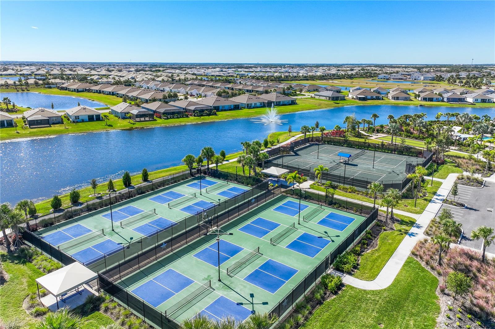 18116 TAVERNSIDE TRAIL, Lakewood Ranch, FL 34211