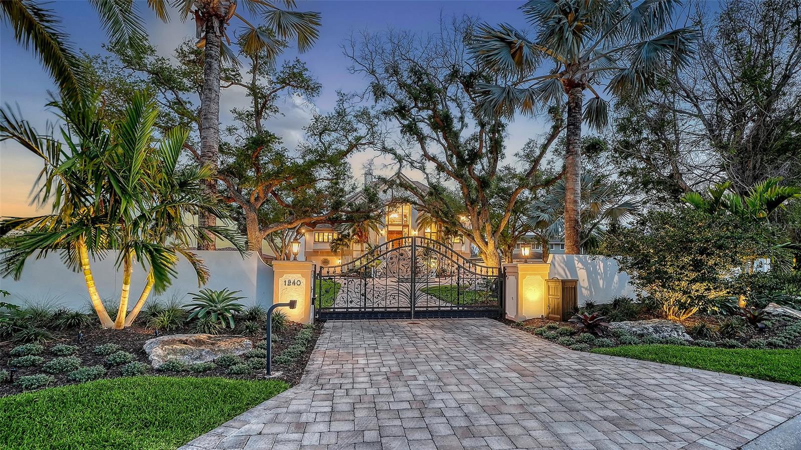 1240 HILLVIEW DRIVE, Sarasota, FL 34239