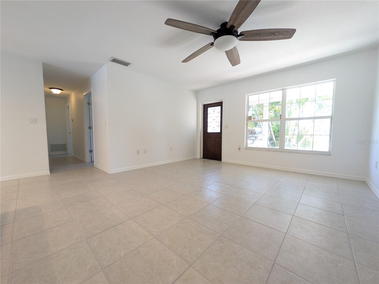 1133 RUSSELL AVENUE, Sarasota, FL 34232 1133 RUSSELL AVENUE, Sarasota, FL 34232