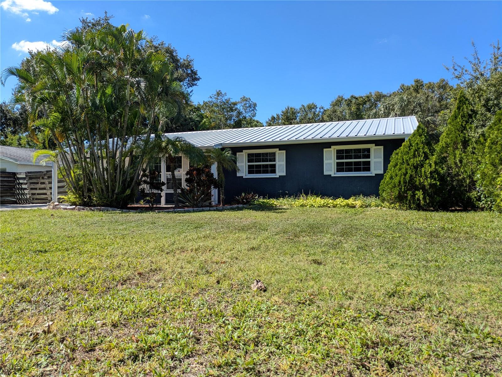 1133 RUSSELL AVENUE, Sarasota, FL 34232 1133 RUSSELL AVENUE, Sarasota, FL 34232
