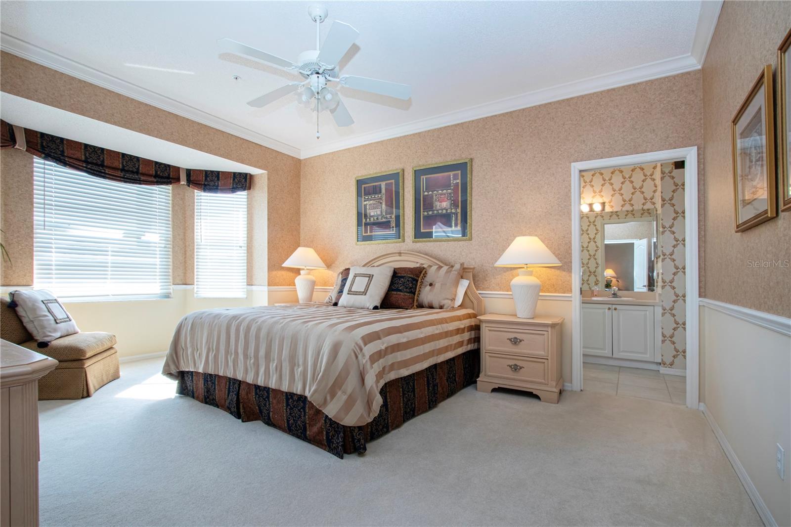 Primary bedroom, en suite