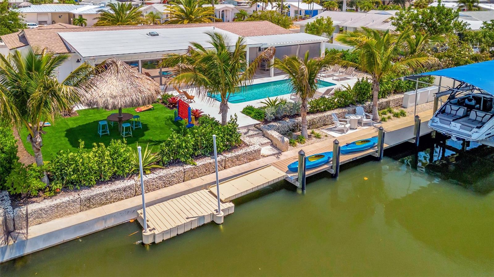 Floating kayak/paddleboard dock