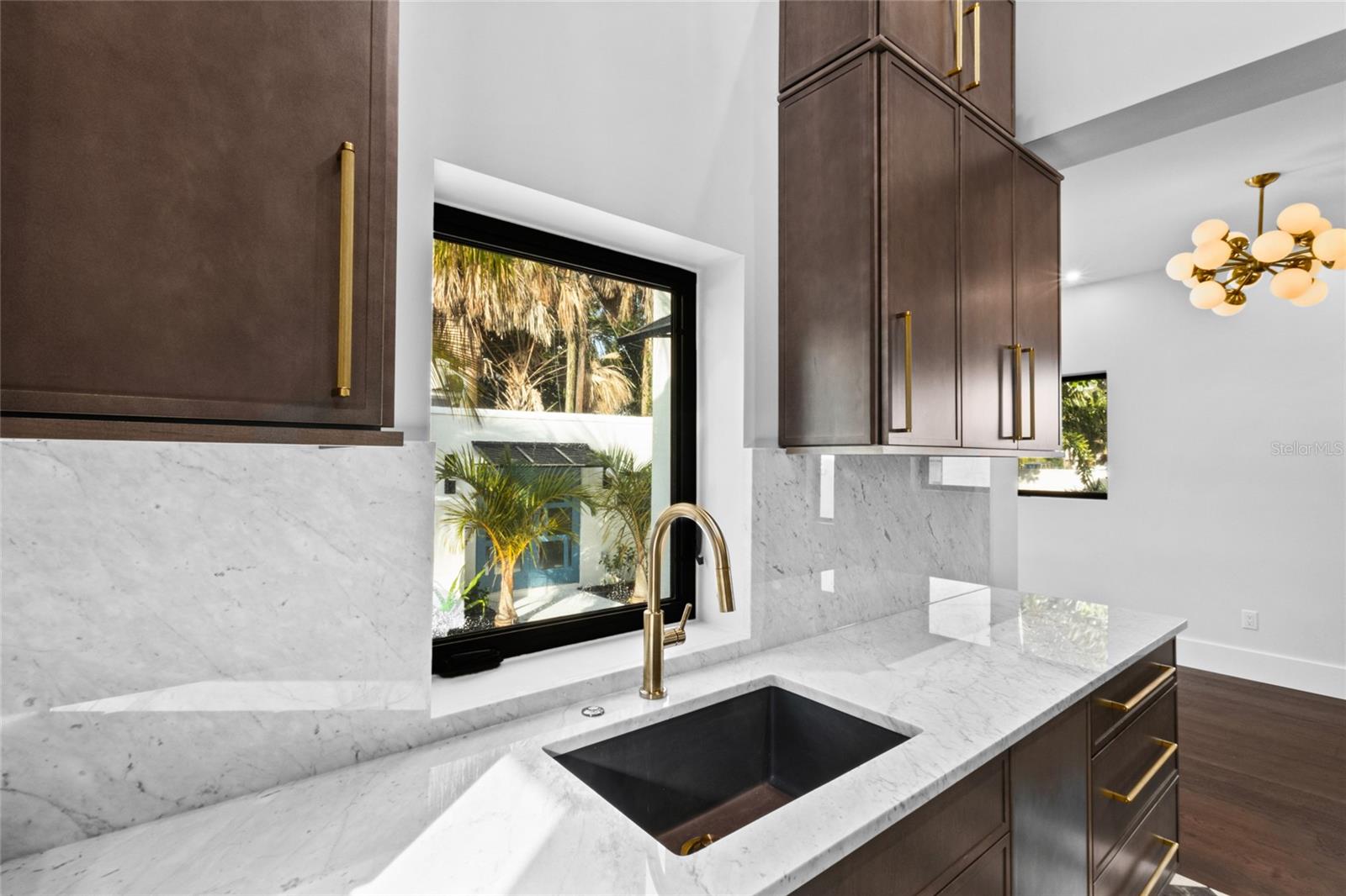 410 BURNS COURT, Sarasota, FL 34236