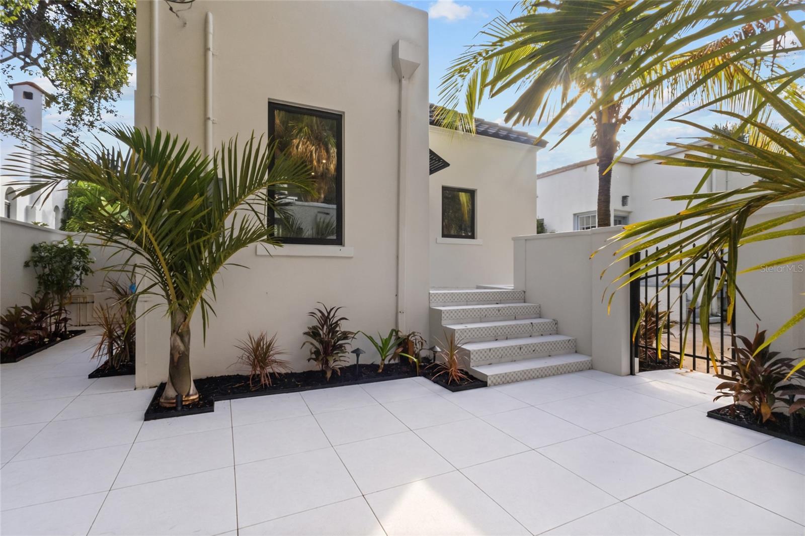 410 BURNS COURT, Sarasota, FL 34236