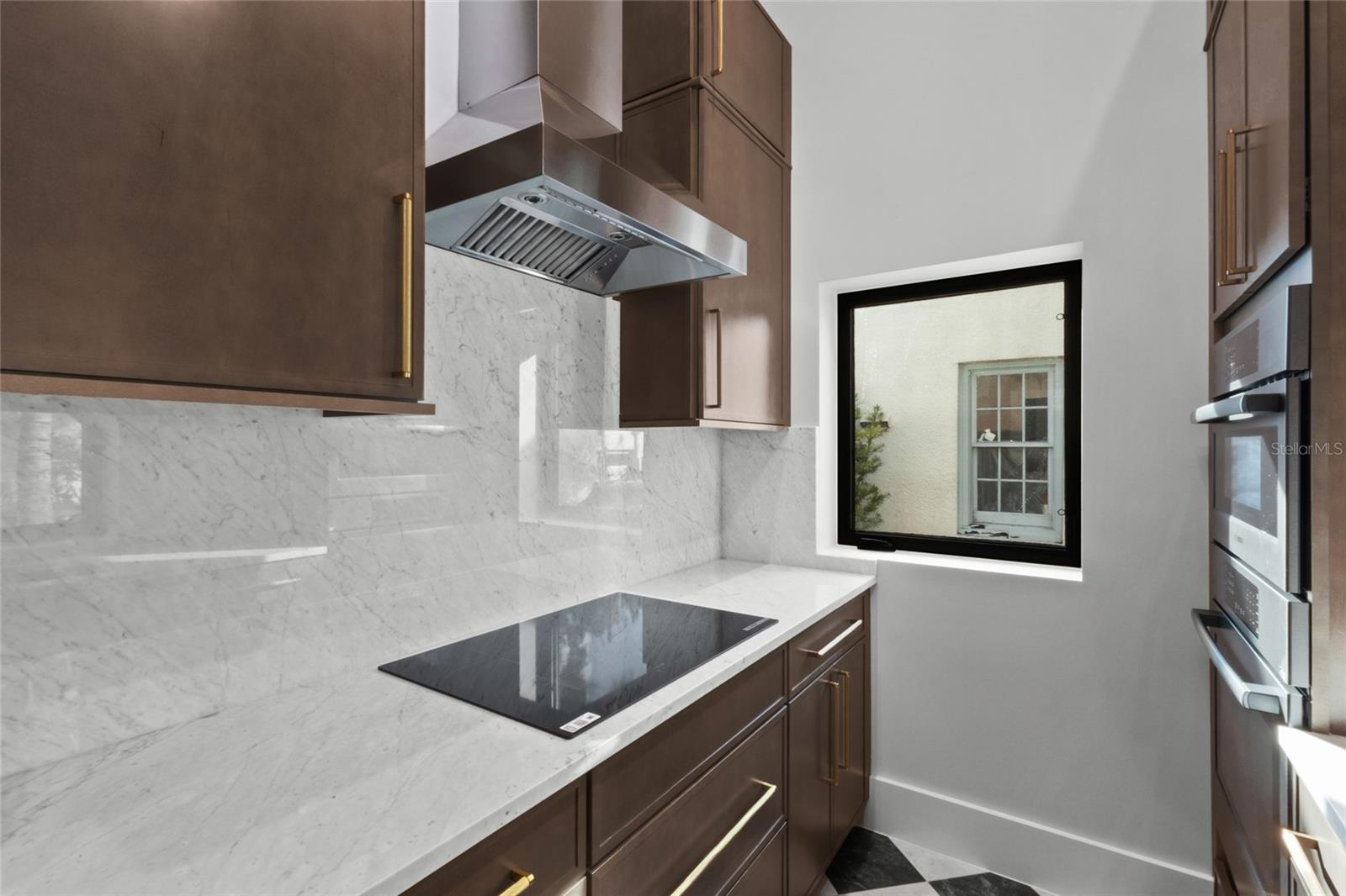 410 BURNS COURT, Sarasota, FL 34236