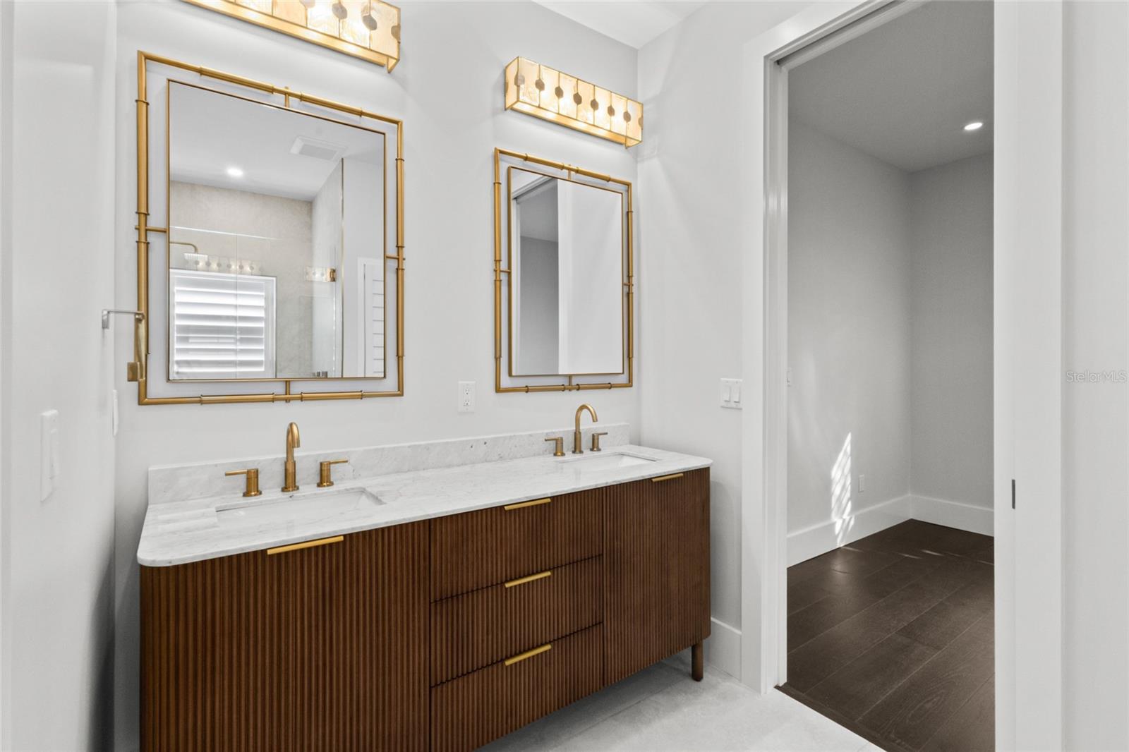 410 BURNS COURT, Sarasota, FL 34236