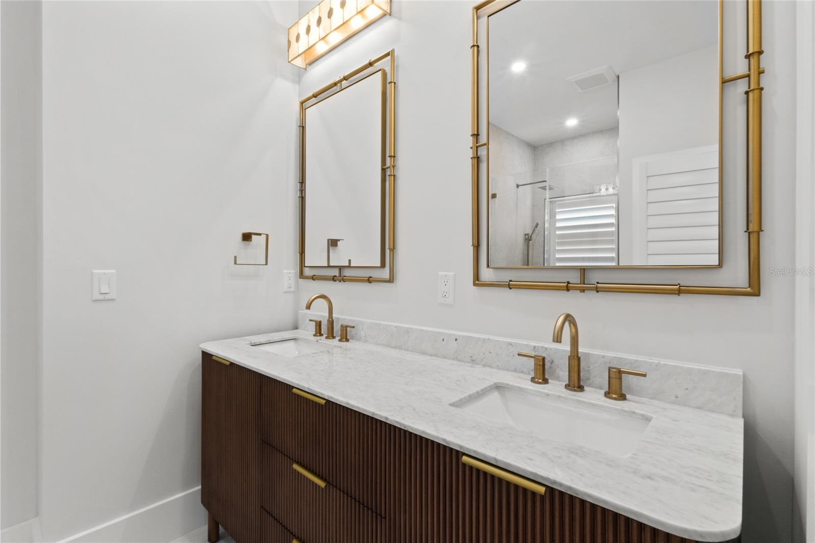 410 BURNS COURT, Sarasota, FL 34236