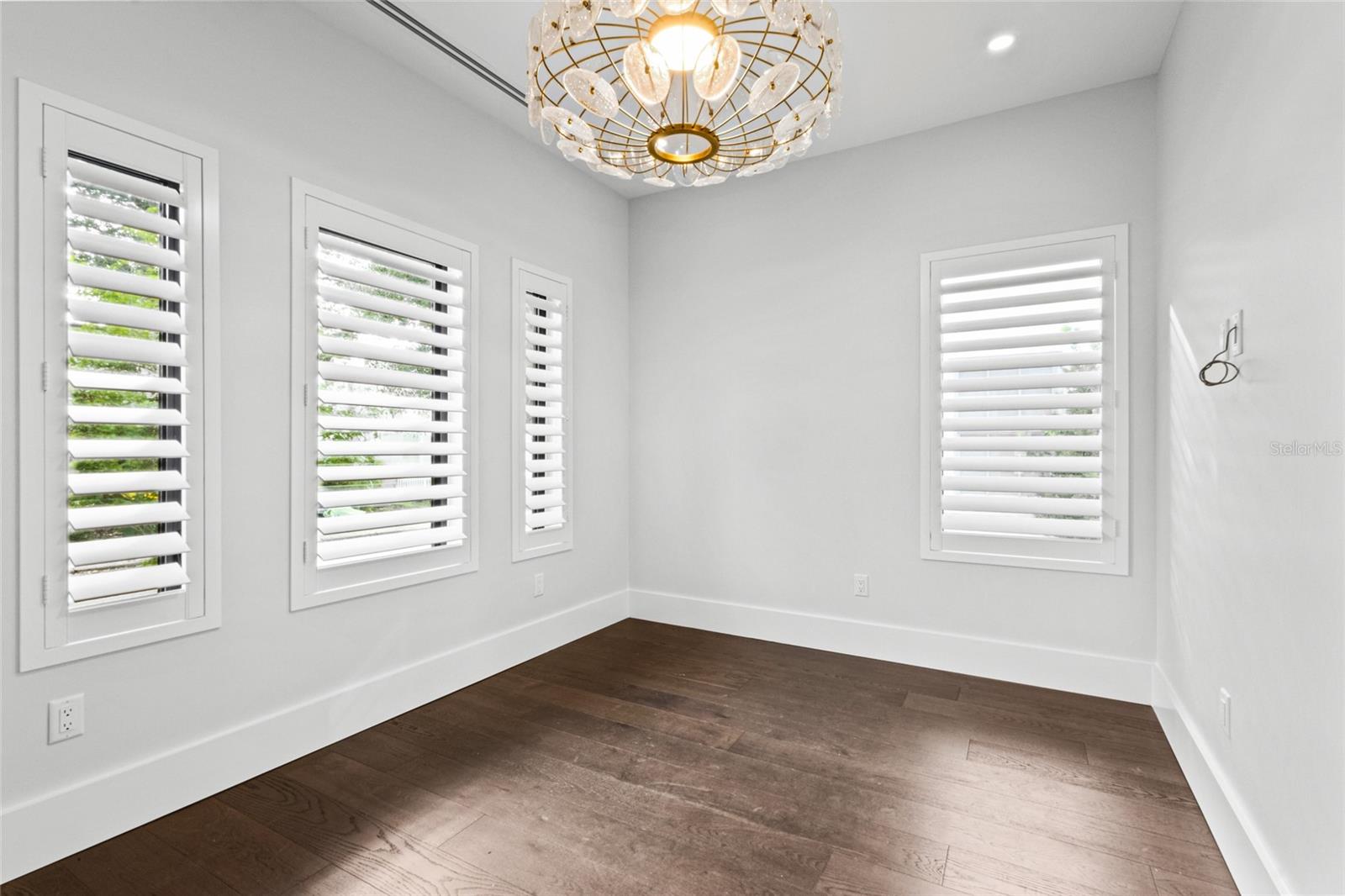 410 BURNS COURT, Sarasota, FL 34236
