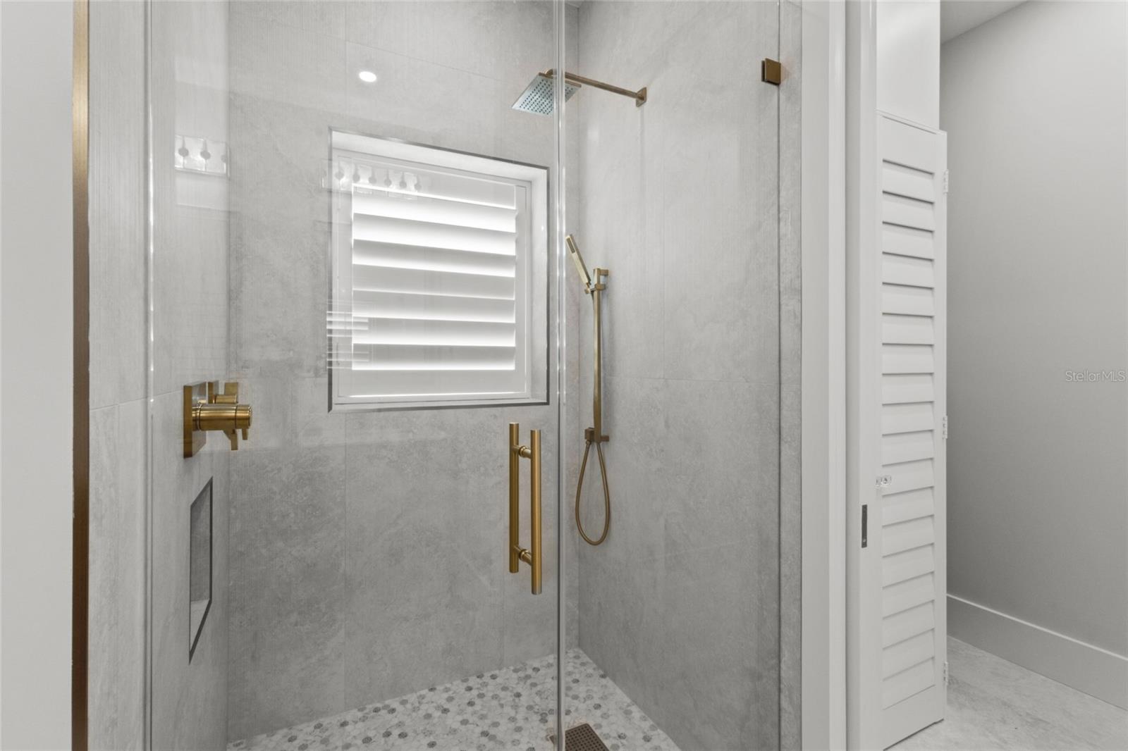 410 BURNS COURT, Sarasota, FL 34236