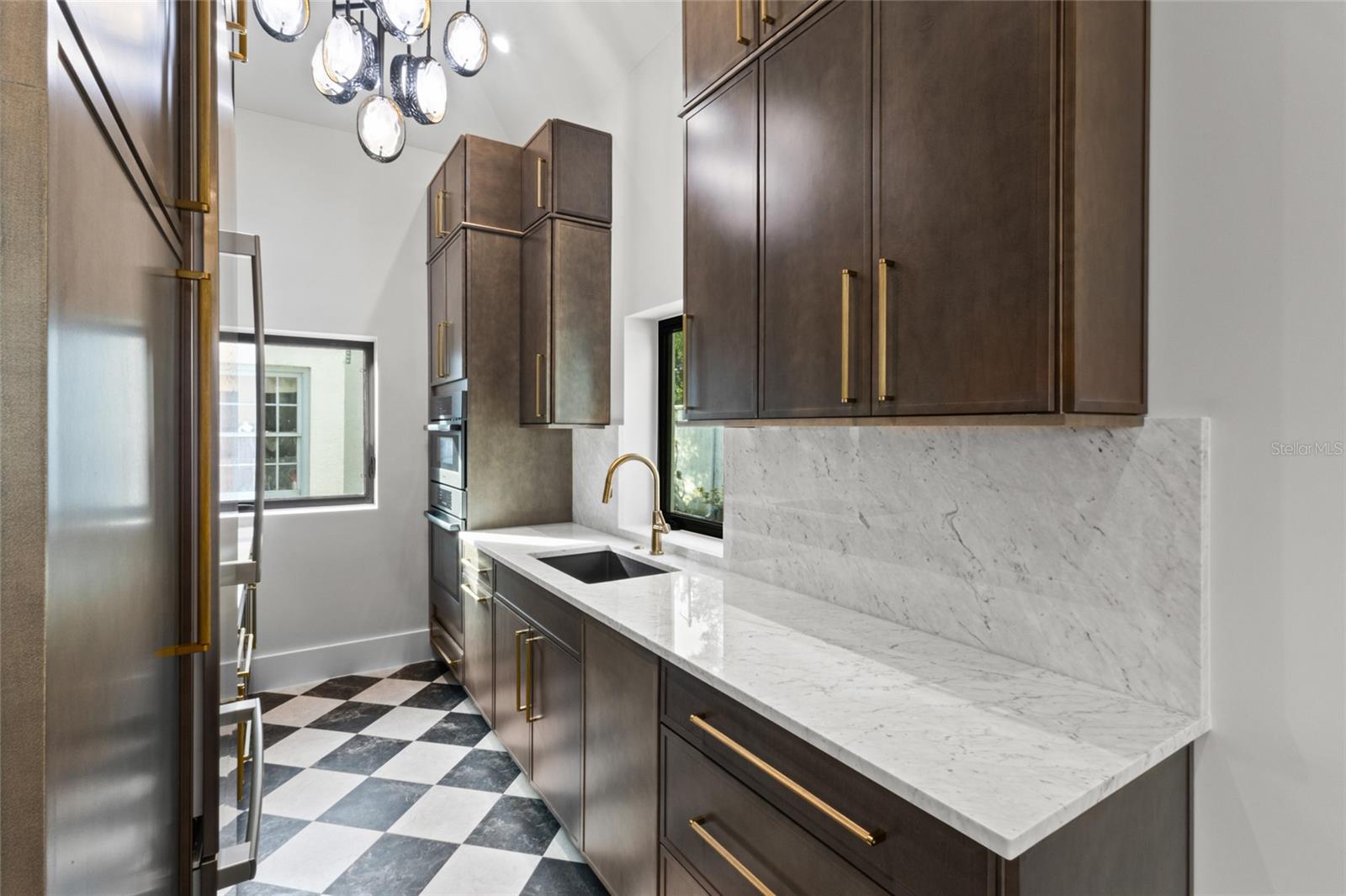 410 BURNS COURT, Sarasota, FL 34236