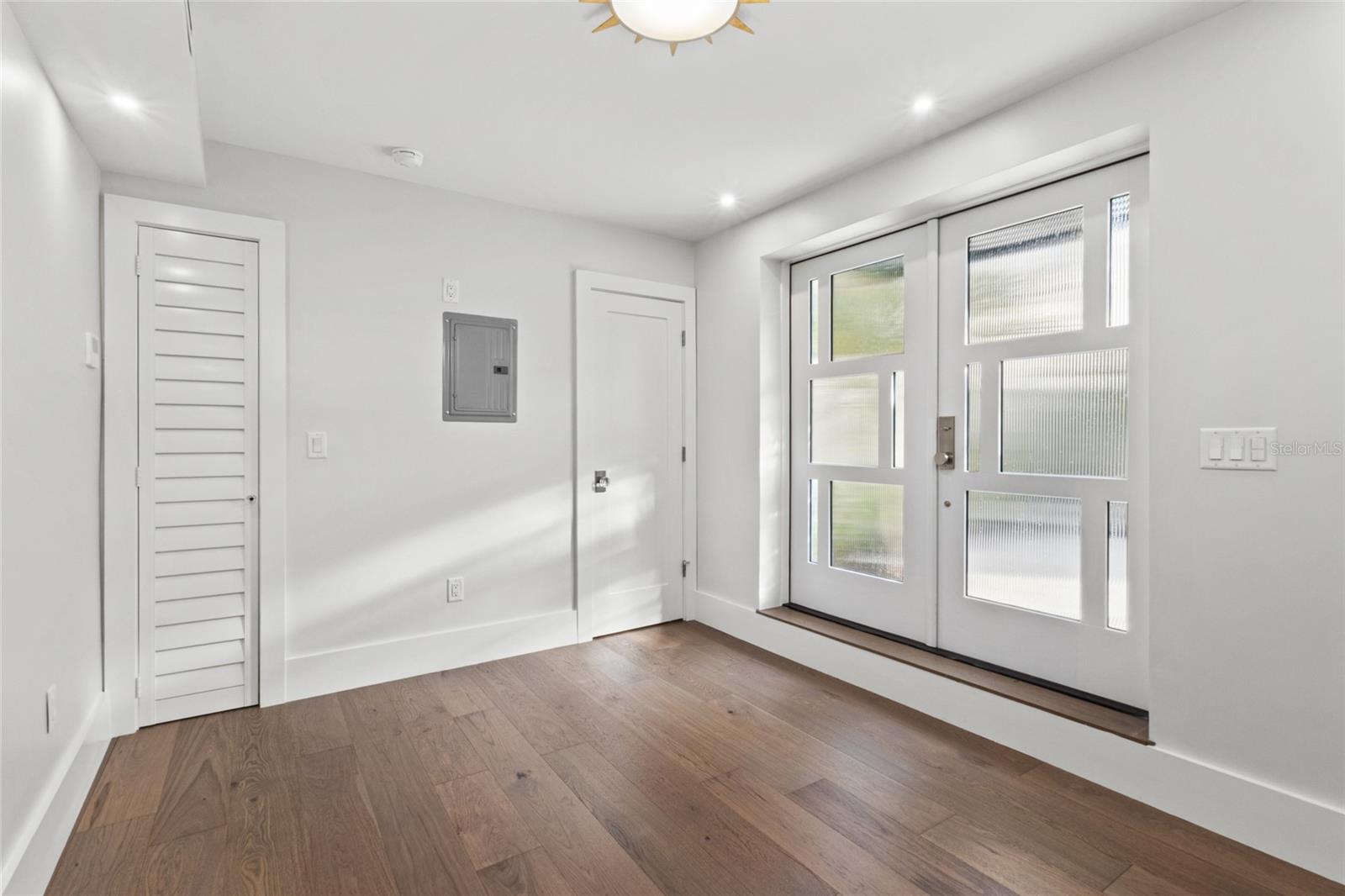 410 BURNS COURT, Sarasota, FL 34236