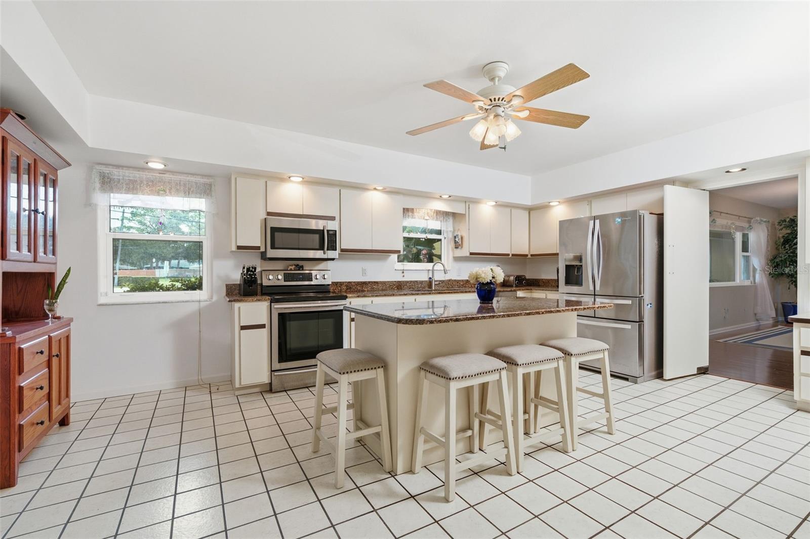 844 MAGELLAN DRIVE, Sarasota, FL 34243