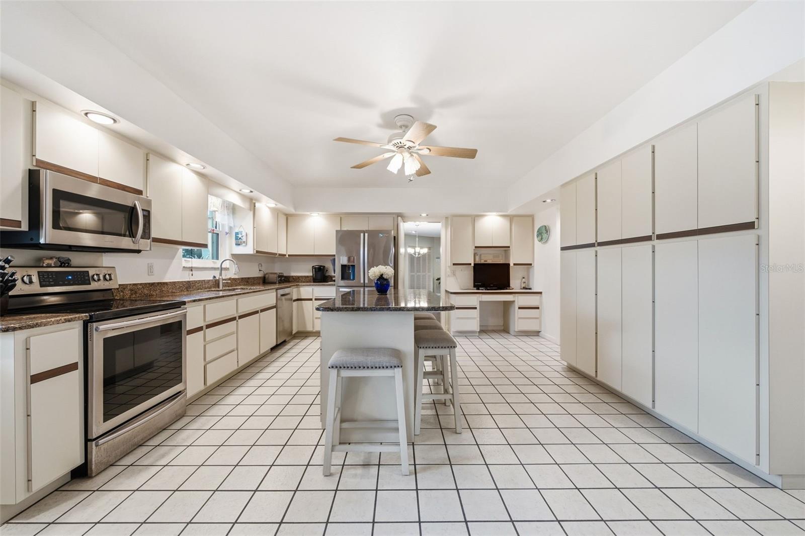 844 MAGELLAN DRIVE, Sarasota, FL 34243