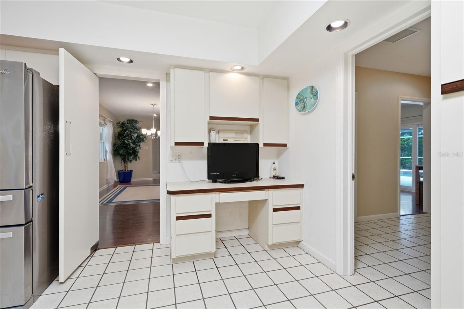 844 MAGELLAN DRIVE, Sarasota, FL 34243