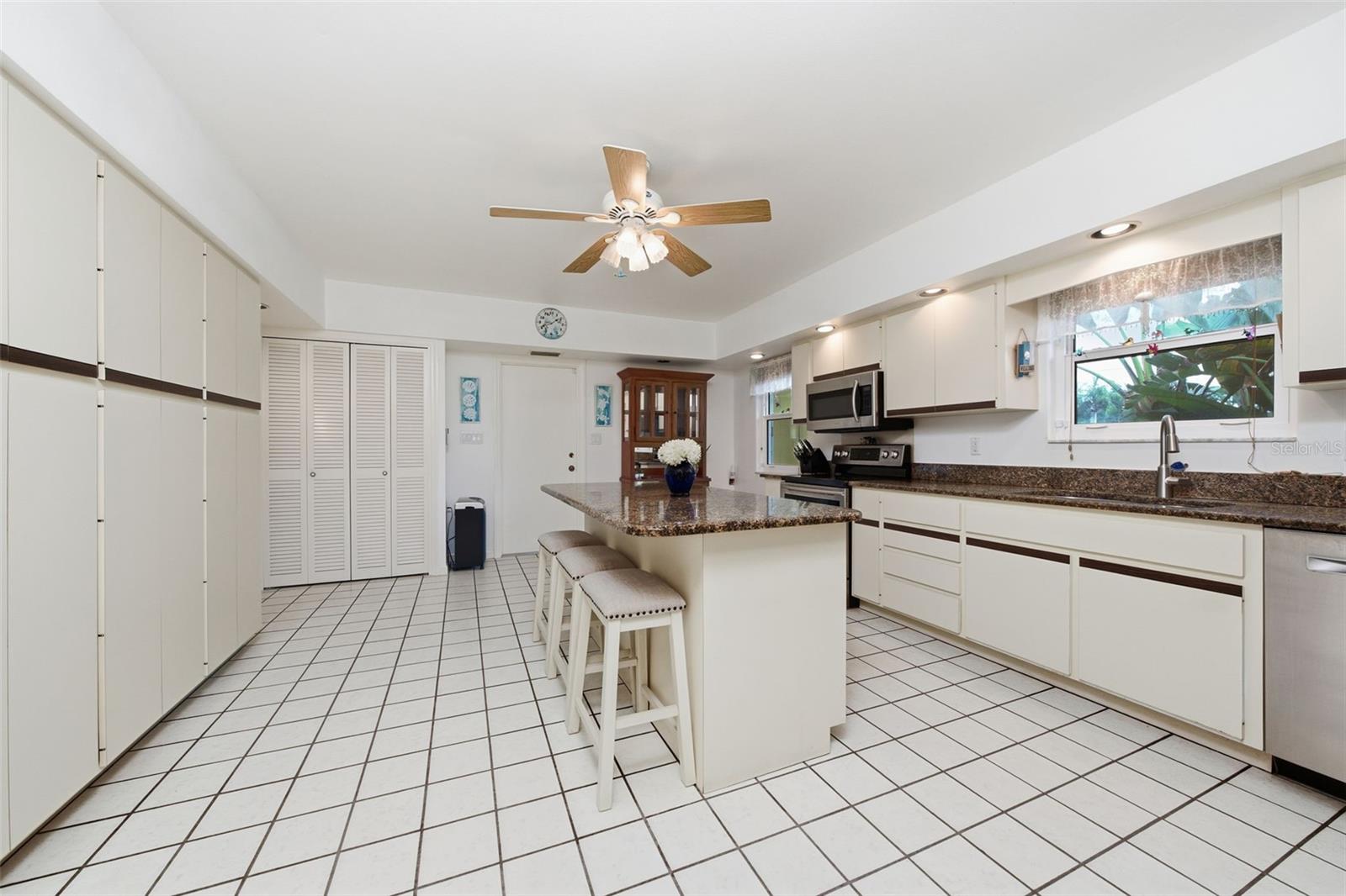 844 MAGELLAN DRIVE, Sarasota, FL 34243