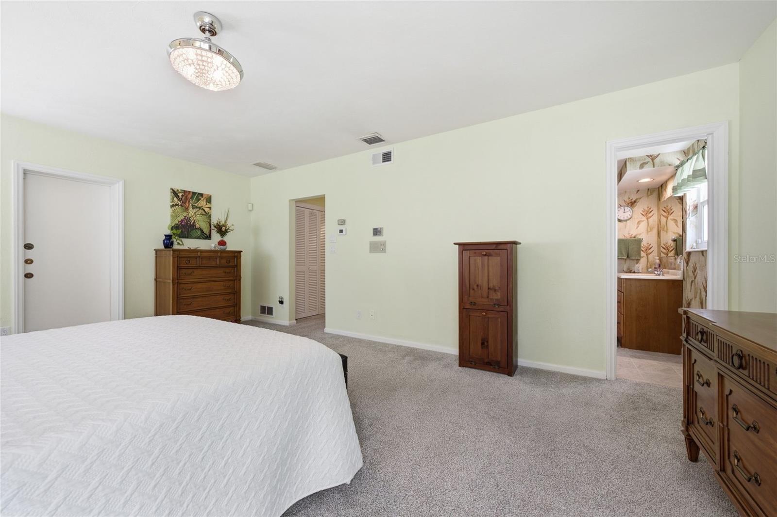 844 MAGELLAN DRIVE, Sarasota, FL 34243