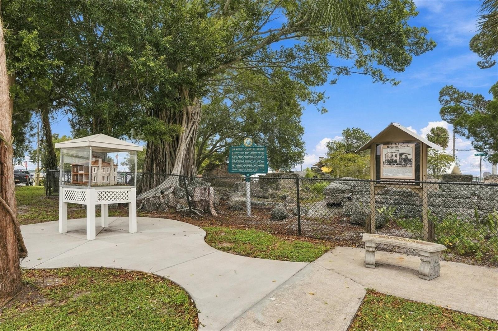 3 COLUMBIA STREET, Bradenton, FL 34208