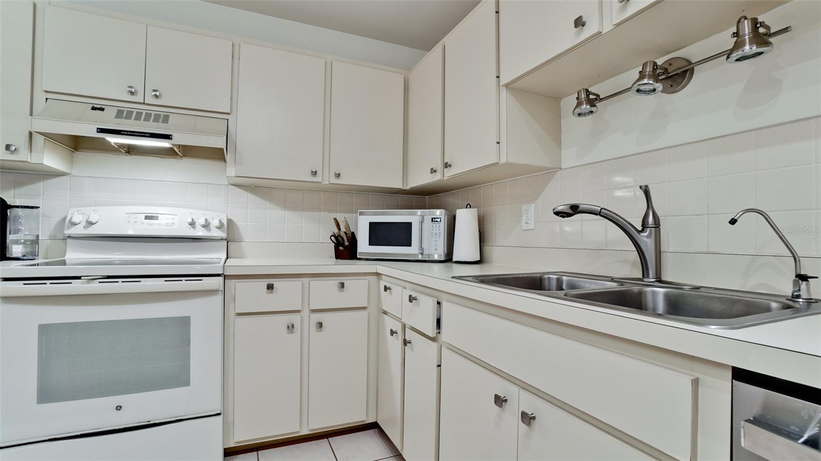 Neutral Kitchel