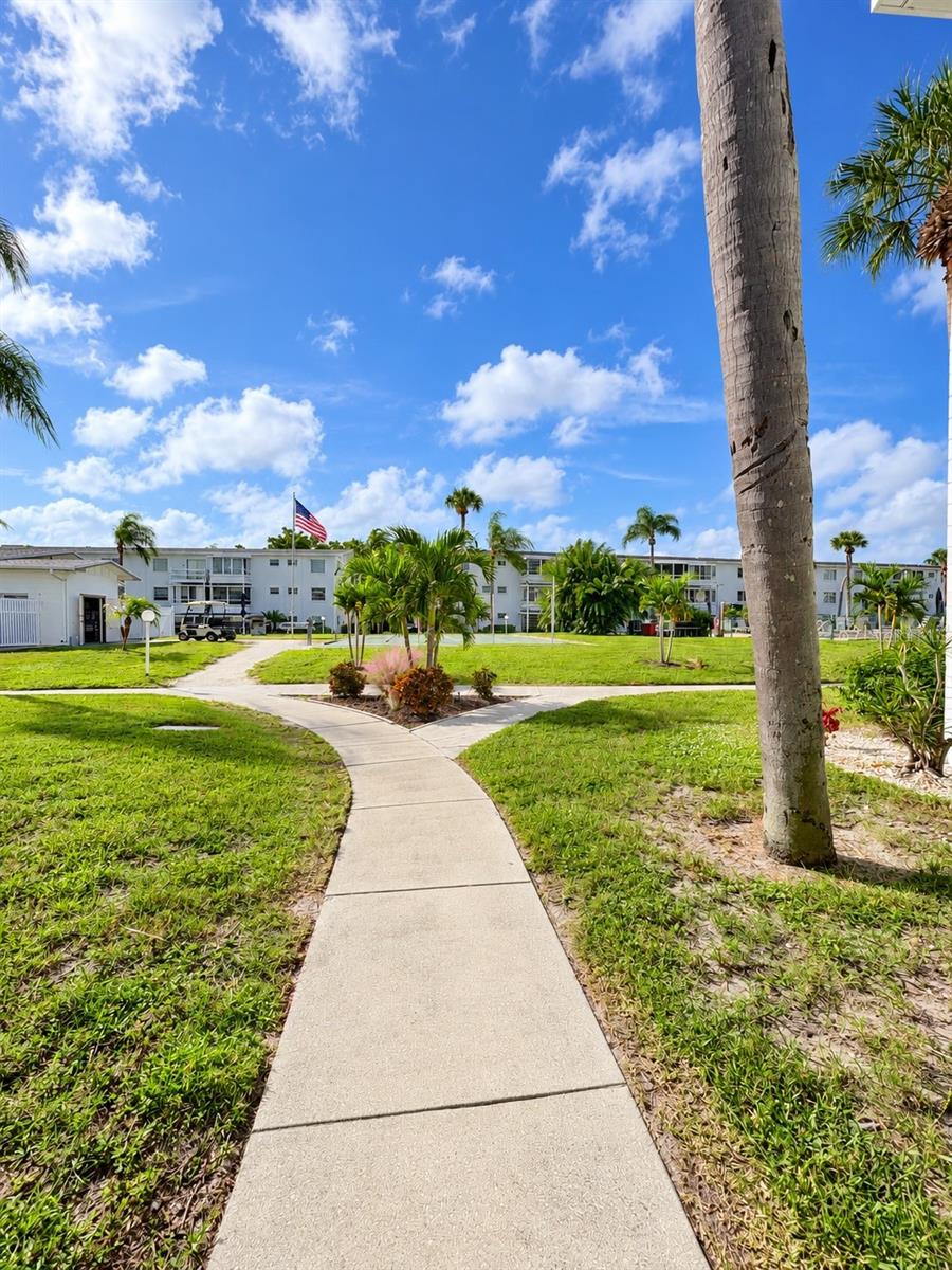 2013 SUNSET DRIVE, #E2, Bradenton, FL 34207