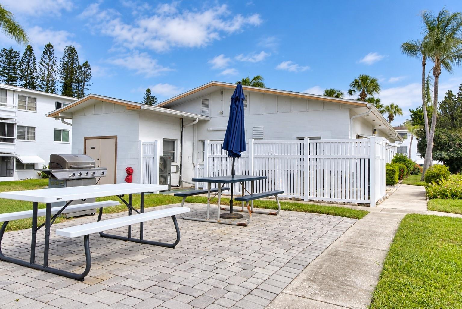 2013 SUNSET DRIVE, #E2, Bradenton, FL 34207