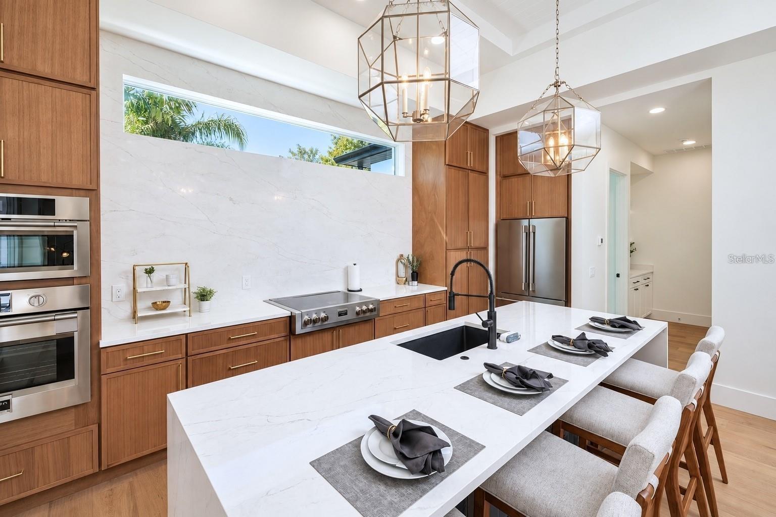 2420 FLOYD STREET, Sarasota, FL 34239