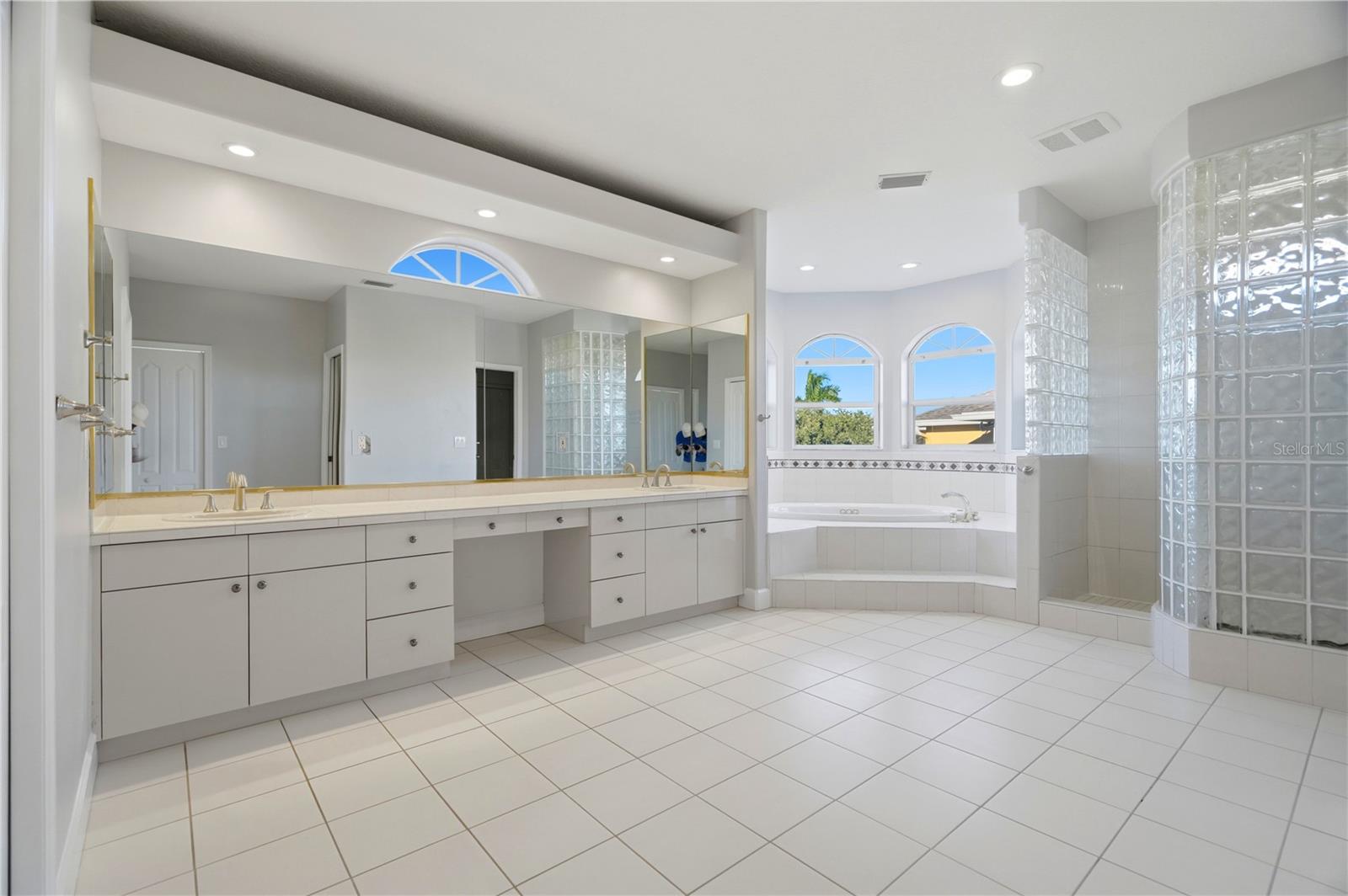 2041 HARBOUR WATCH CIRCLE, Tarpon Springs, FL 34689