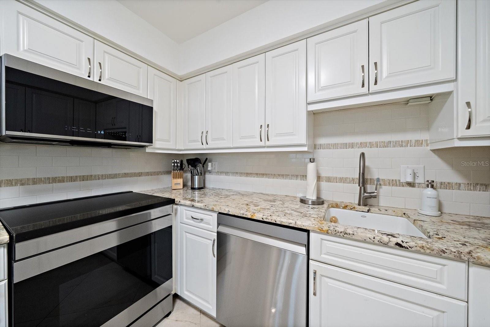 575 SUTTON PLACE, Longboat Key, FL 34228