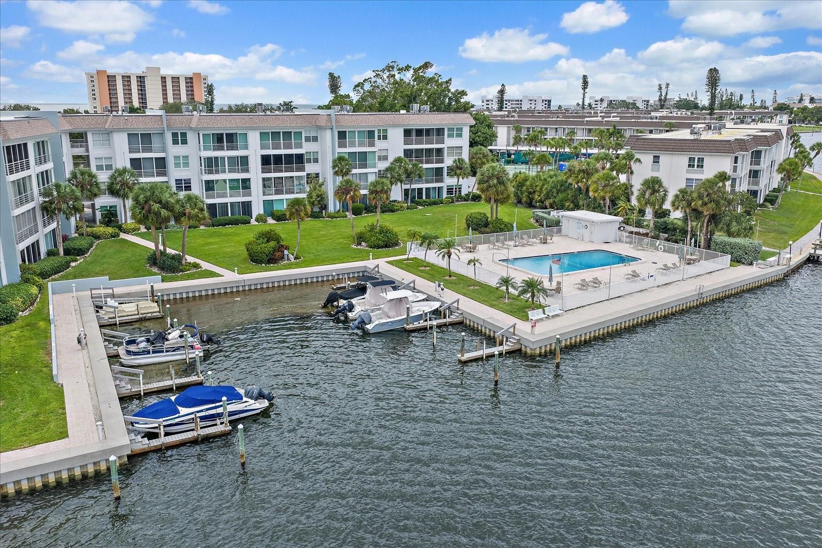 575 SUTTON PLACE, Longboat Key, FL 34228