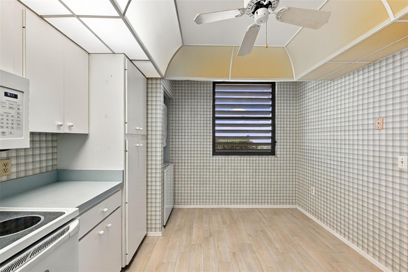 Eat-in kitchen